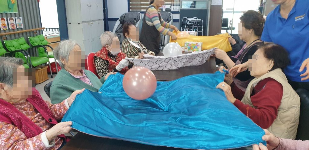2025. 11. 1 보자기풍선전달(주야간보호센터)